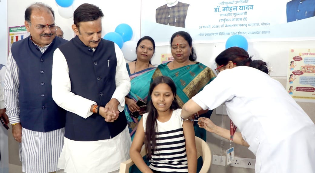 Campaign against cervical cancer begins: 15 girls vaccinated on the first day in Bhopal, learn why the vaccine