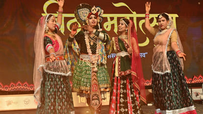 Bithoor Festival in Kanpur: Braj's Holi, citizens danced to Gopal Tiwari's concert