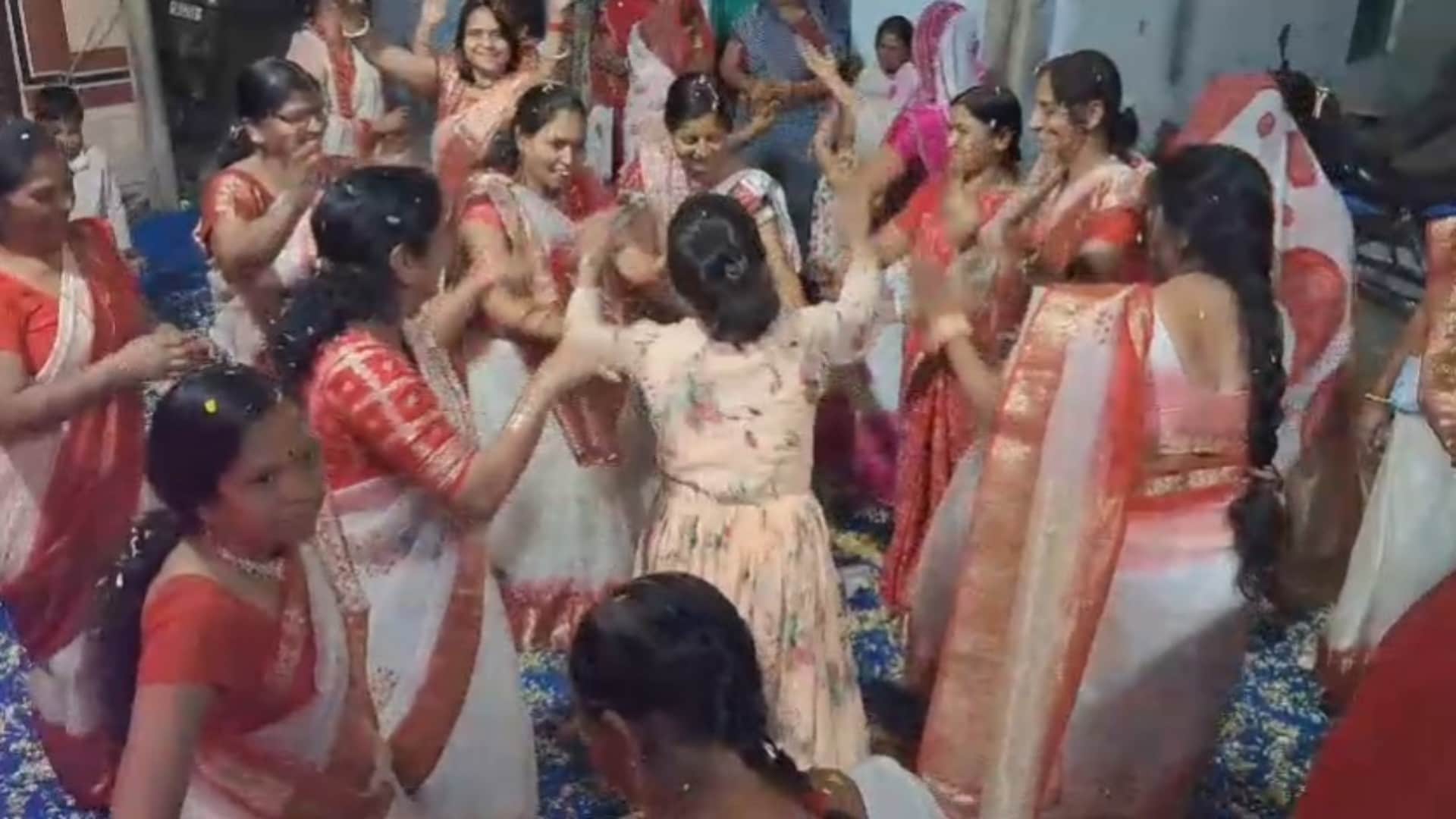 Celebrations of Festival of Colours in Maheshwari Mohalla of Rajsamand, Devotion and Joy with Holi of Flowers