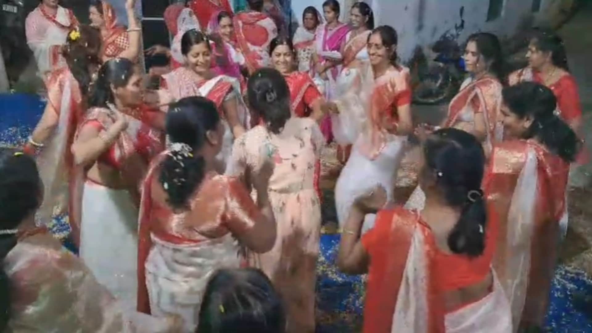 Celebrations of Festival of Colours in Maheshwari Mohalla of Rajsamand, Devotion and Joy with Holi of Flowers