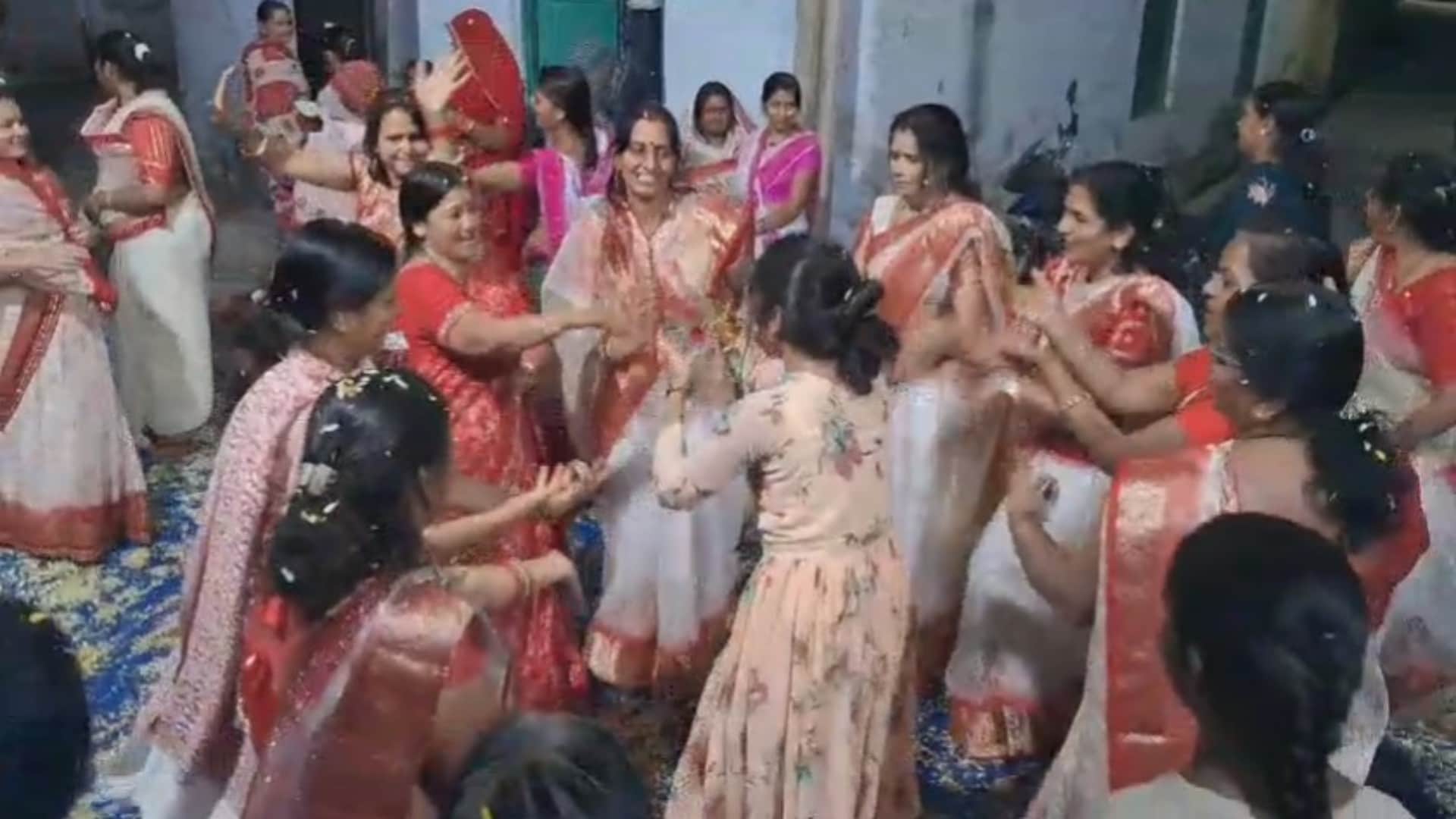 Celebrations of Festival of Colours in Maheshwari Mohalla of Rajsamand, Devotion and Joy with Holi of Flowers