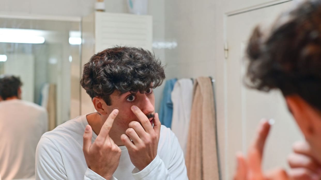 Holi 2026 Eye Care: Why Wearing Contact Lenses with Colors is Dangerous & Safety Tips