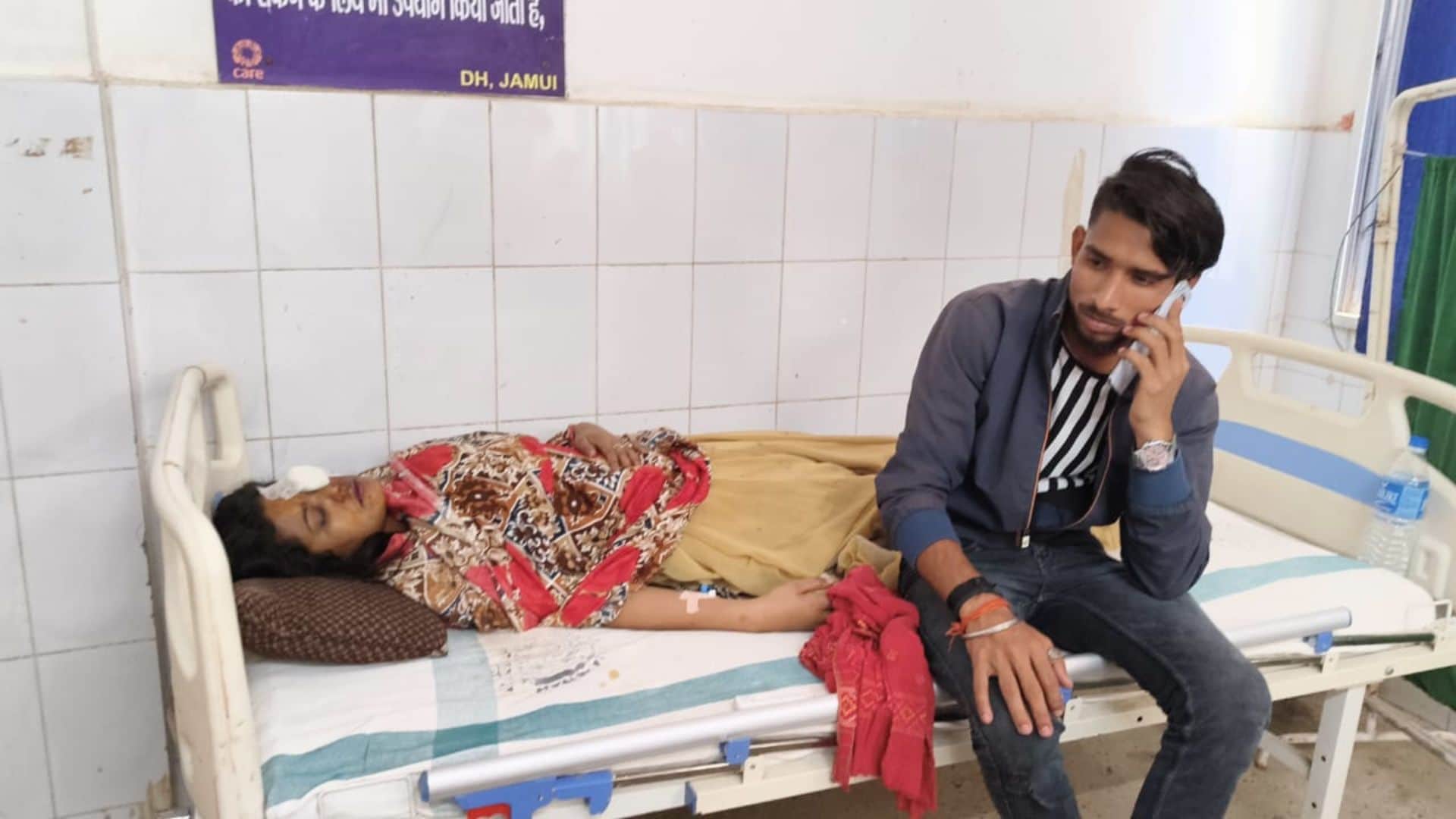 गोली लगने से घायल नर्तकी