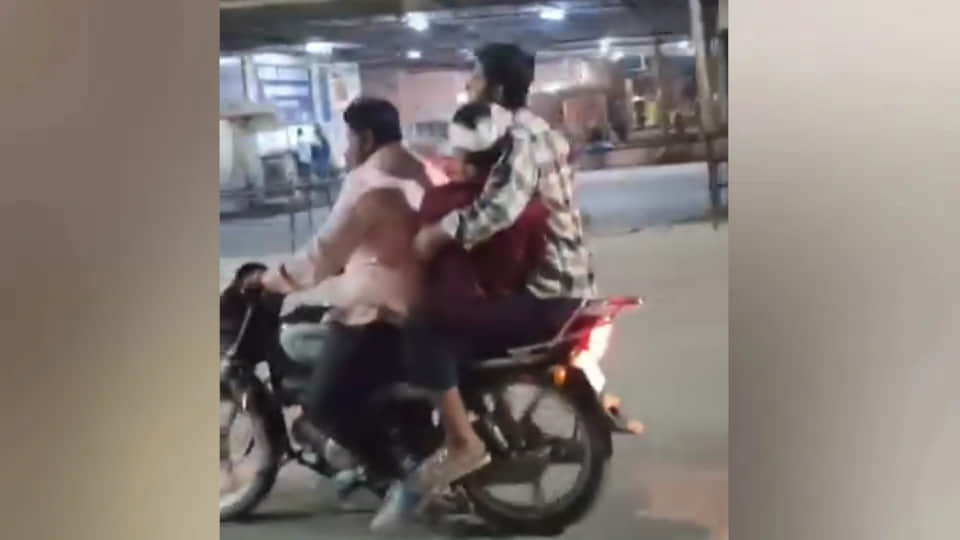 Student murdered in front of Beniganj police station, police arrived 20 minutes later Gorakhpur Murder