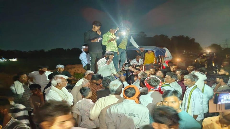Youth dies after being hit by tractor in agra