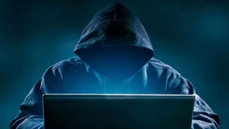 रायपुर में 'सीनियर सिटीजन कार्ड'के नाम पर ठगी: ठगों ने वीडियो कॉल से डेबिट कार्ड-आधार दिखवाकर पांच लाख उड़ाए