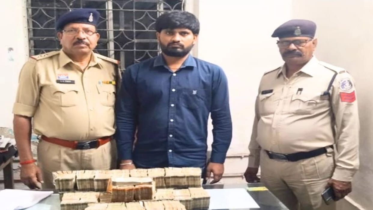 Strict checking in the capital has an impact: 75 lakh rupees in cash seized from an Activa in Samta Colony