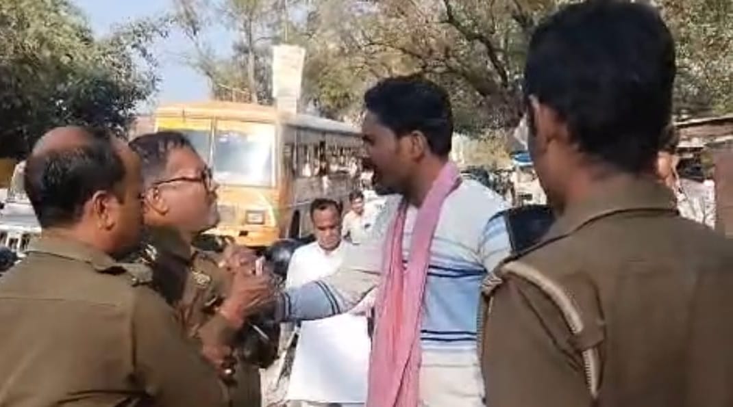 Chitrakoot wanted SP leader publicly assaulted police inspector pulled off his uniform and slapped him