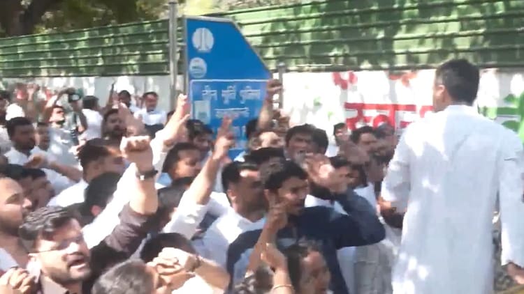 AI Summit Protest: कुबेर मीणा की 5 दिन की कस्टडी, भूदेव शर्मा की कस्टडी बढ़ी; दिल्ली में कांग्रेस का प्रदर्शन