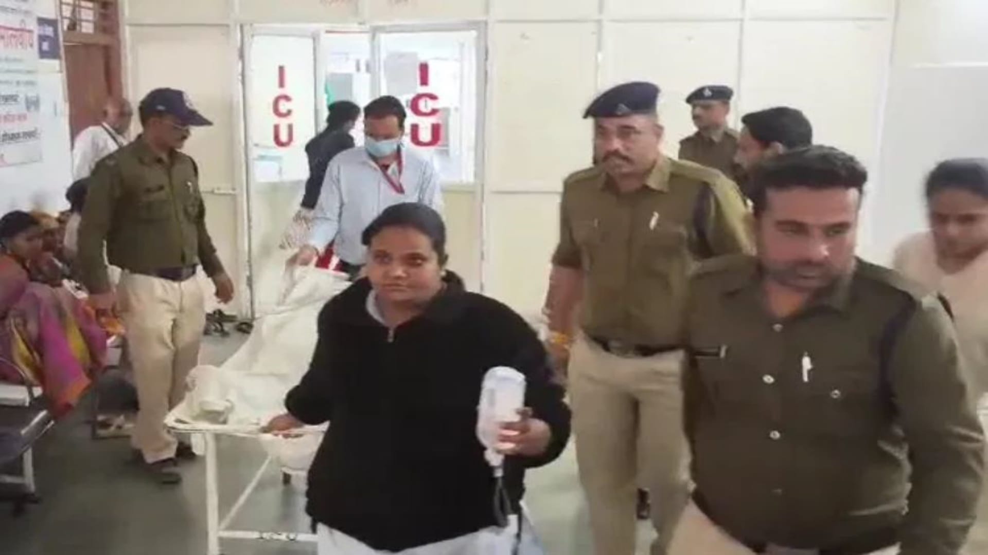 महिला कैदी ने कांच की चूड़ी के टुकड़े निगलकर किया आत्महत्या का प्रयास