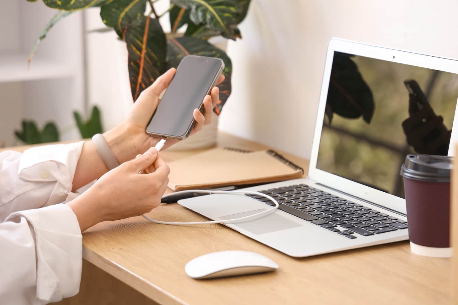 iphone vs android charging cable length difference tech tips hindi