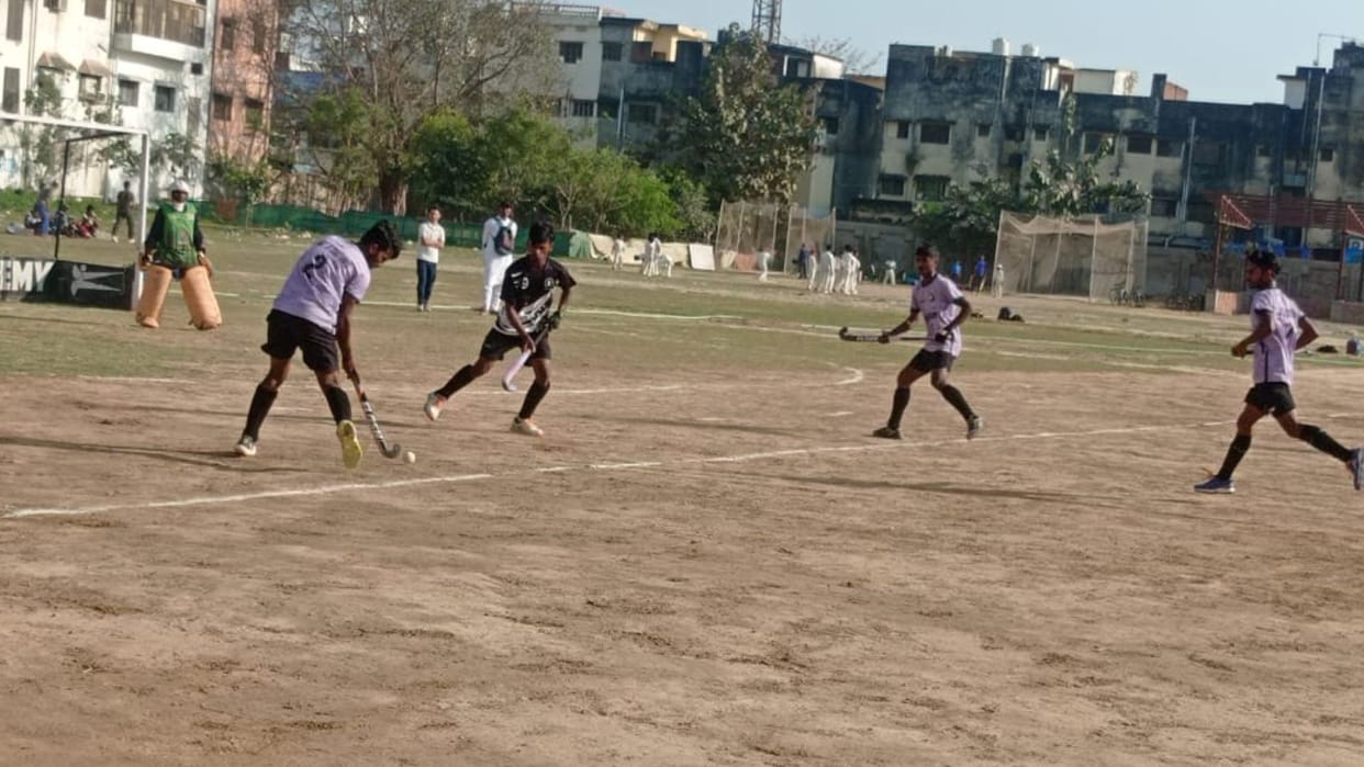 Hockey Competition in Varanasi Vivek Academy won hockey competition with Mayank goal