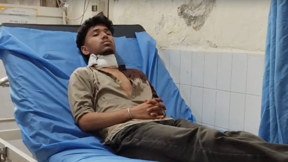 Jalandhar Cantt police station man hit on neck with sharp weapon during negotiations