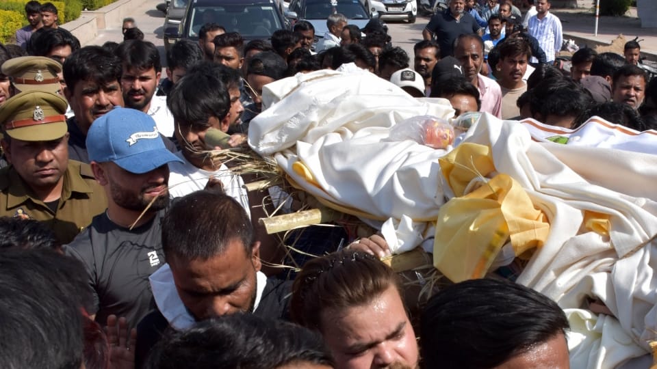 Cricketer Rinku Singh father Khanchand is no more Wiping away his tears Rinku will return to field of duty