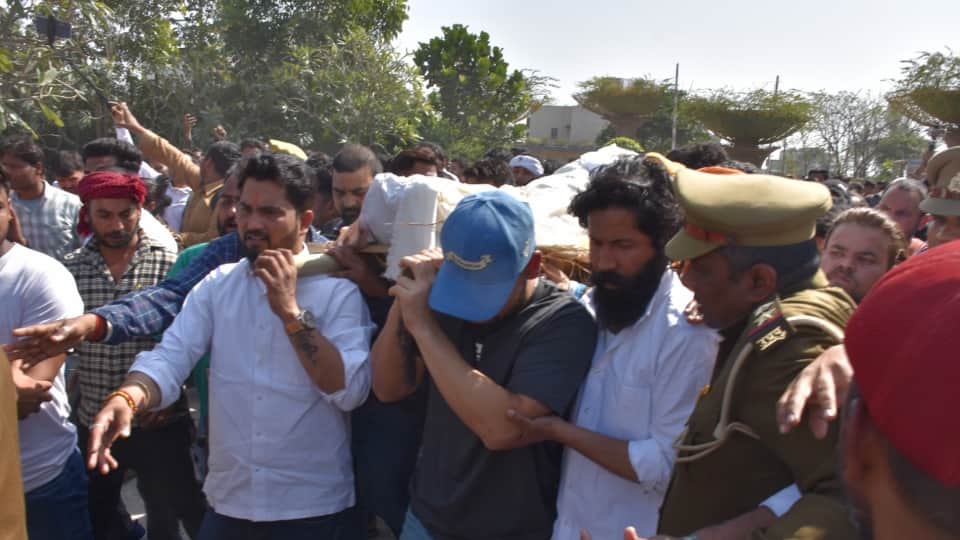Rinku Singh Father Death cricketer Rinku Singh returns to duty after performing last rites of his father