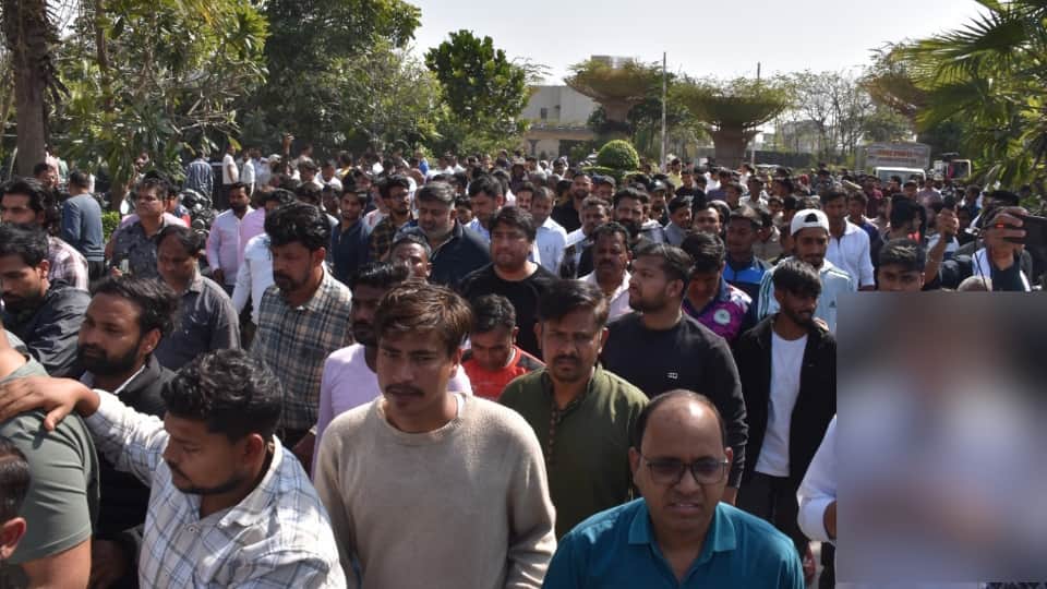 Cricketer Rinku Singh father Khanchand is no more Wiping away his tears Rinku will return to field of duty