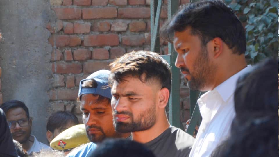 Rinku Singh Father Death cricketer Rinku Singh returns to duty after performing last rites of his father