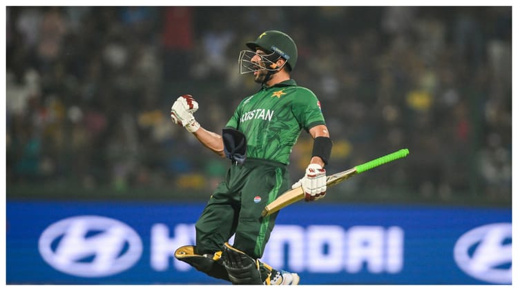 SL vs PAK: साहिबजादा फरहान ने लगाई रिकॉर्ड्स की झड़ी, पाकिस्तान ने टी20 विश्वकप में अपना सबसे बड़ा स्कोर बनाया