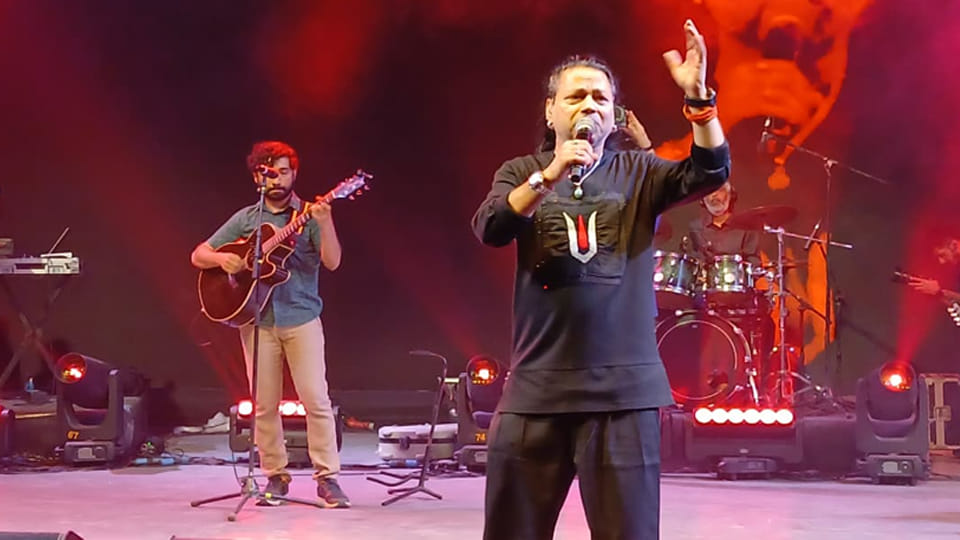 Kanpur: Shivoham filled the atmosphere with Shiva, Padmashree Kailash Kher's songs heightened spirituality