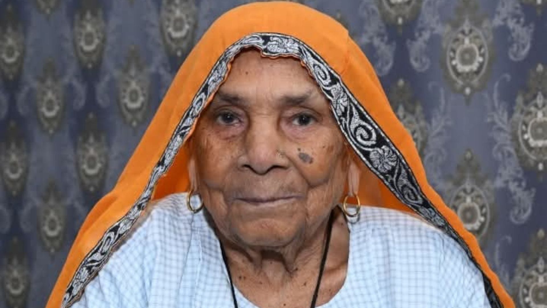 टीकाराम जूली की मां