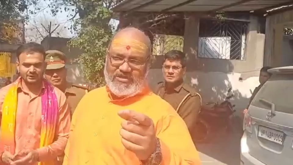 Yeti Narasimhanand was stopped by the police while going to see YouTuber Salim