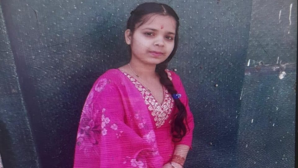 Young woman died after falling from fifth floor in Ghaziabad