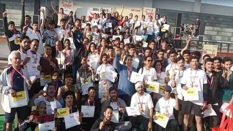 Dehradun: अमर उजाला मैराथन...सेहत के लिए दौड़ा दून, बड़ी संख्या में पहुंचे लोग, खेल मंत्री भी पहुंचीं