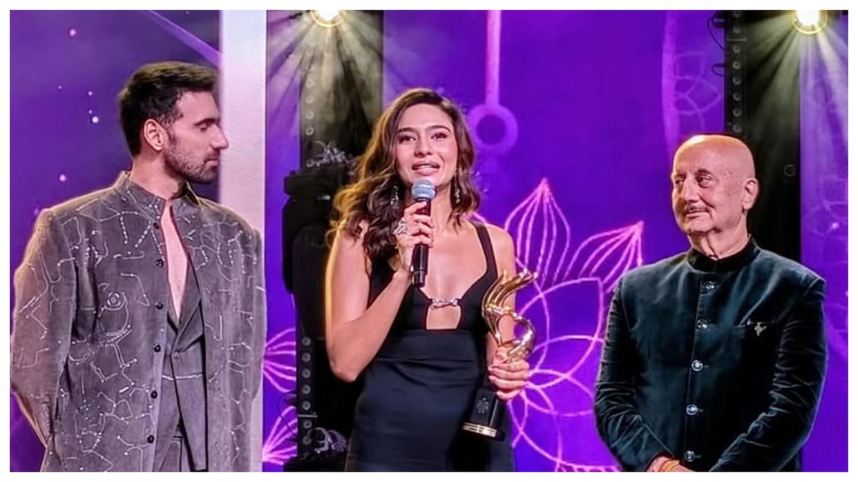 anupam kher praises shubhangi dutt for winning the Outstanding Performance for film Tanvi The Great