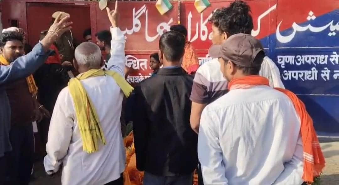 Mother,s Funeral reaches jail gate for final meeting with her sons