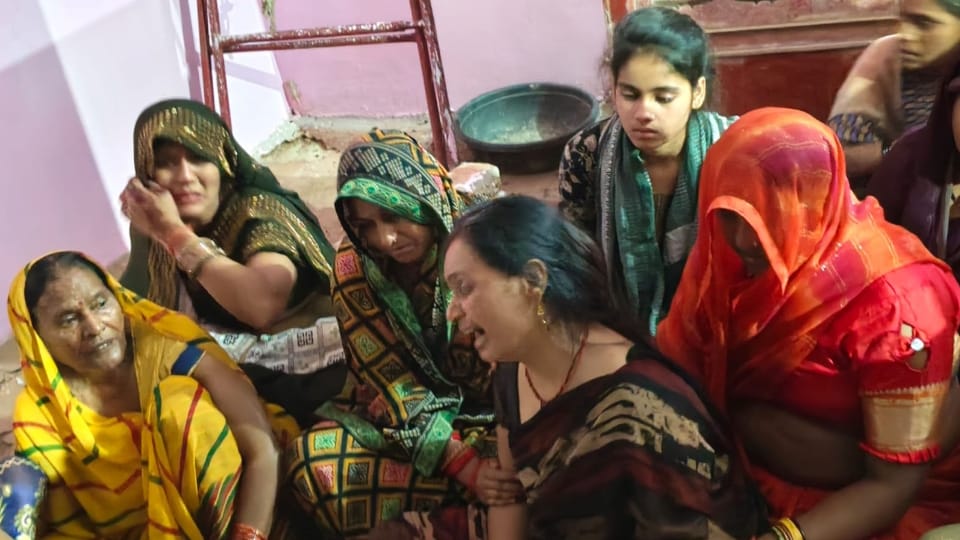 BLO commits suicide in school after writing a suicide note in Fatehpur of Uttar Pradesh