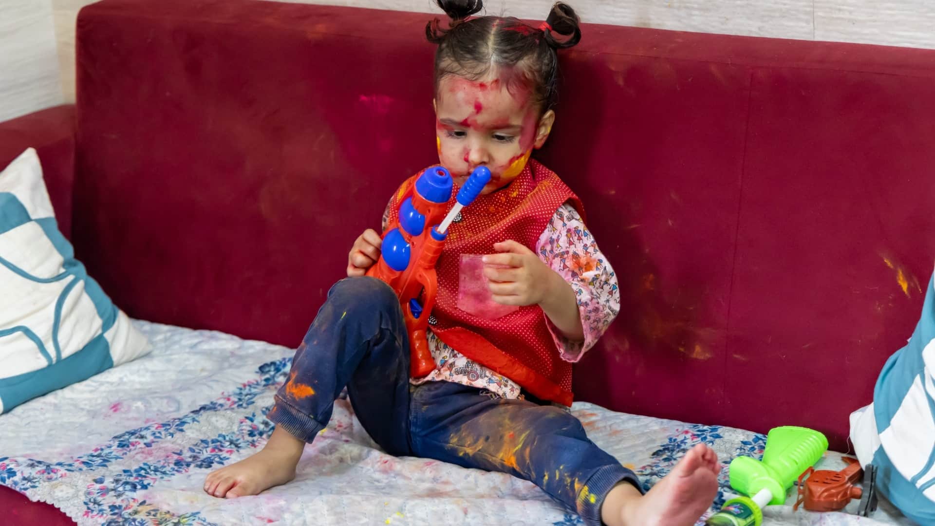 holi 2026 home remedies for remove color stains from sofa and couch in hindi