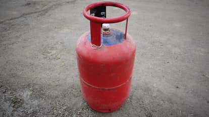 UP: Commercial gas cylinder supply halted, officials say supply affected across the country, including Lucknow