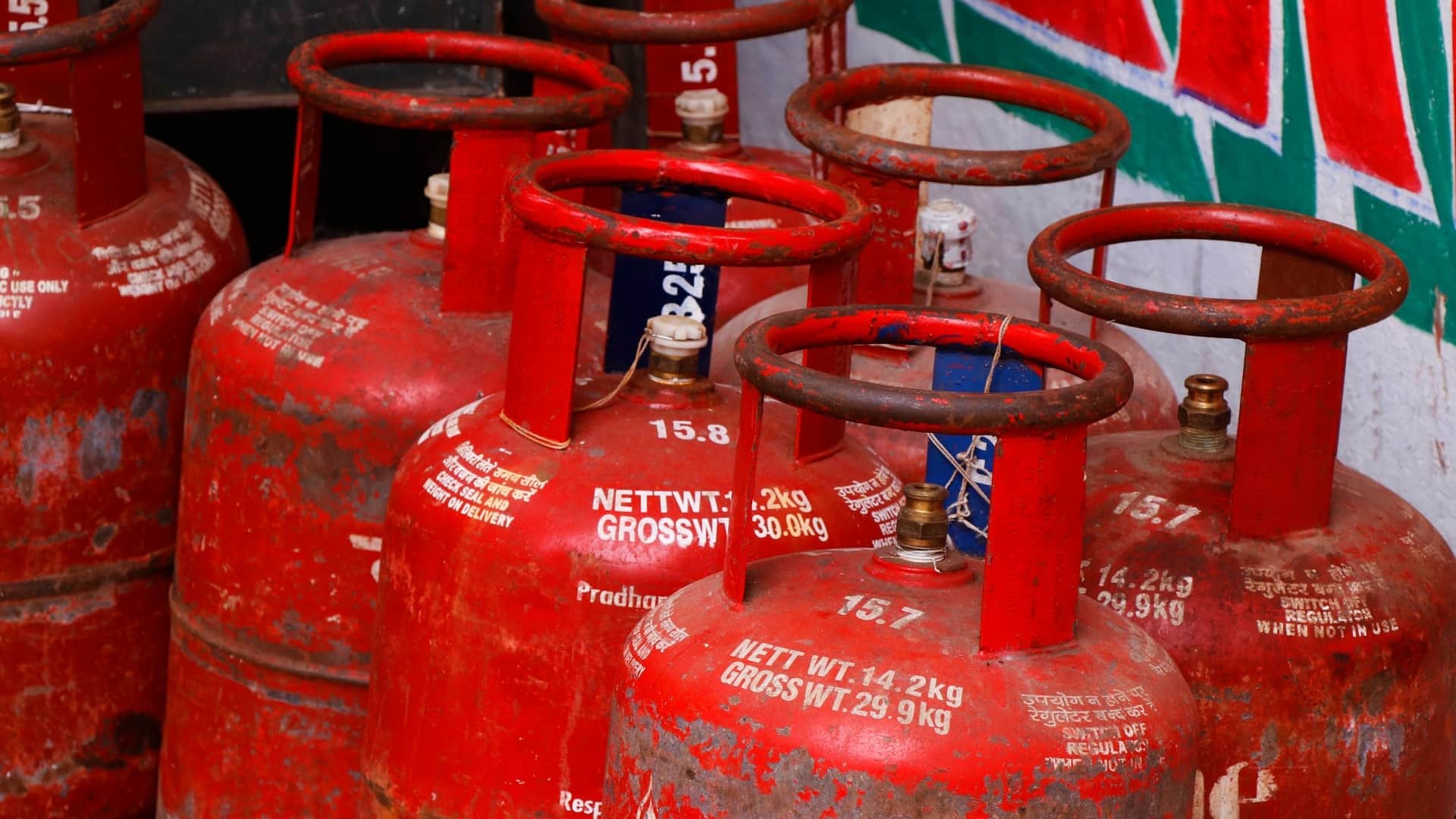 LPG gas tips how to check gas in lpg cylinder step by step guide