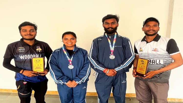 CG: भोपाल में ऑल इंडिया इंटर यूनिवर्सिटी वुडबॉल में सरगुजा के खिलाड़ियों का दम, मिक्स डबल में सिल्वर मेडल