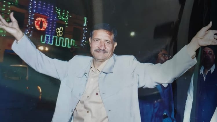 Aligarh News: खुद को आग लगा पुलिस चौकी में घुसा व्यक्ति, दिल्ली रेफर, पुलिस पर उत्पीड़न का आरोप