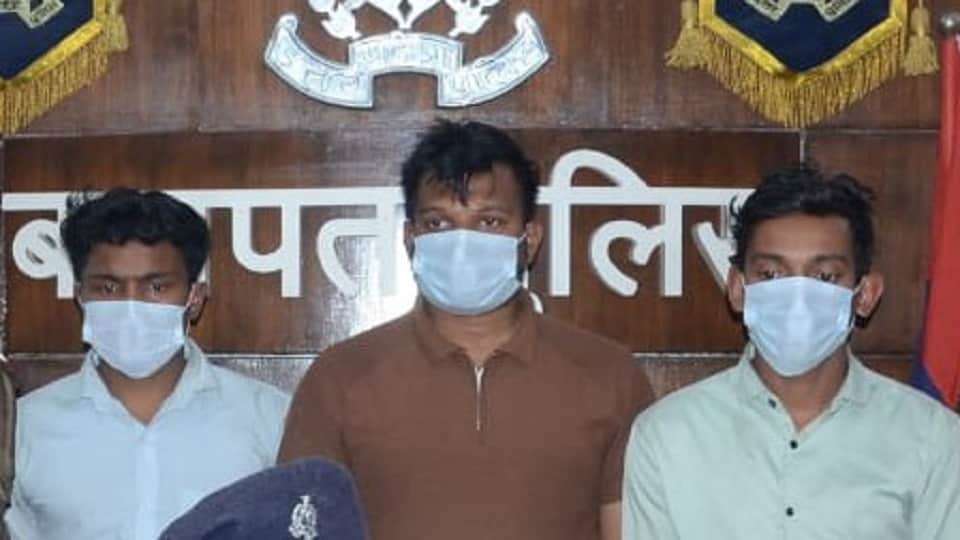 पकड़े गए तीन आरोपी।
