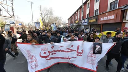Khamenei Killed in US-Israel Strikes: Shia Protests in Kashmir, Omar Abdullah News in Hindi