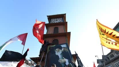 Khamenei Killed in US-Israel Strikes: Shia Protests in Kashmir, Omar Abdullah News in Hindi