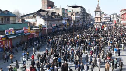 Khamenei Killed in US-Israel Strikes: Shia Protests in Kashmir, Omar Abdullah News in Hindi