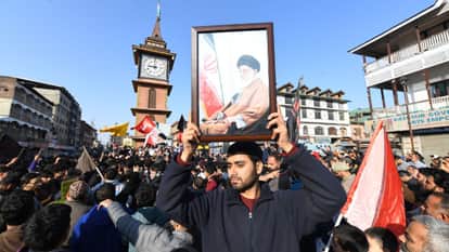 Khamenei Killed in US-Israel Strikes: Shia Protests in Kashmir, Omar Abdullah News in Hindi