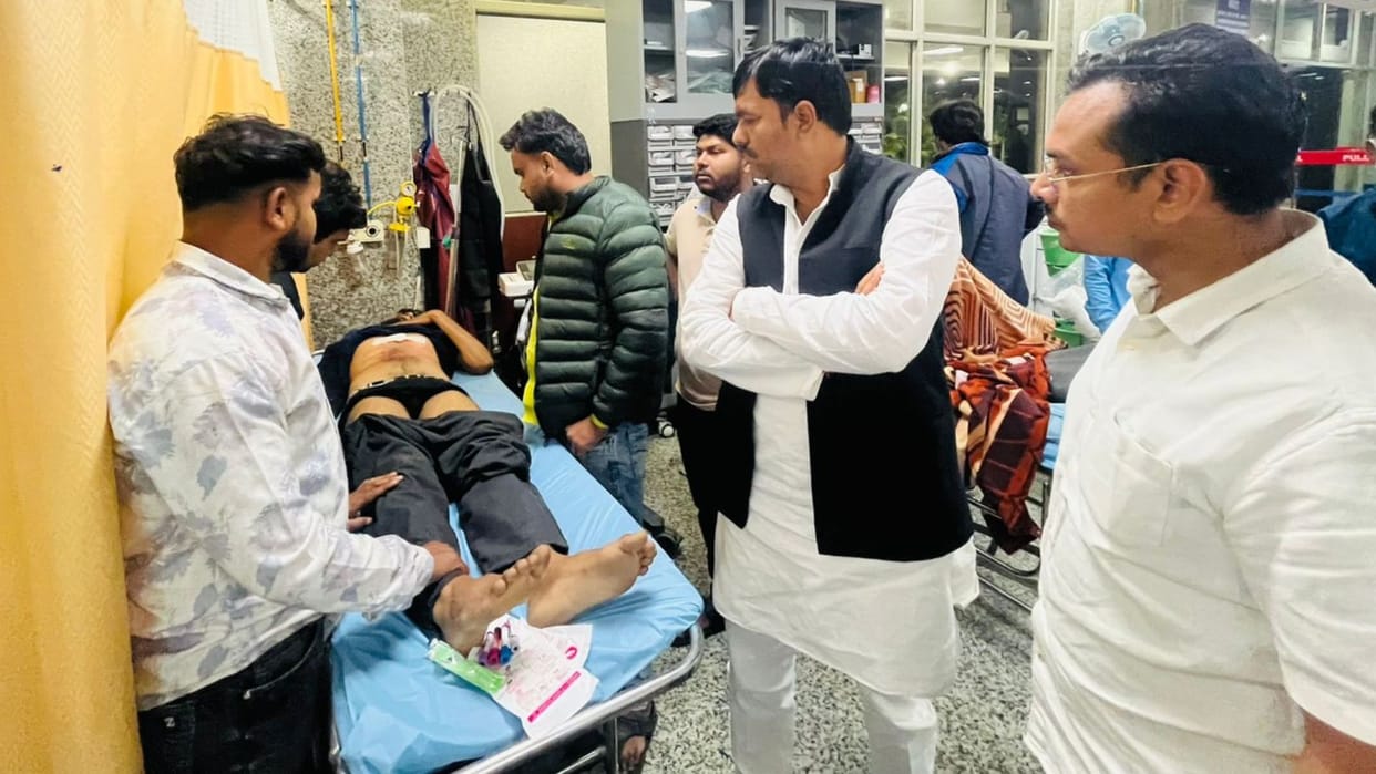 Chandauli News Four people shot on side of highway police arrived questioning family of accused