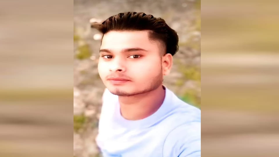 Kanpur: After a phone argument with his girlfriend, lover hanged himself, causing a commotion