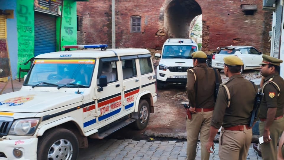 Driver Manoj Verma committed suicide at a police station in Aligarh