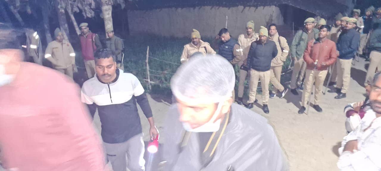 UP: Son hacks parents with axe in family dispute, kills mother and grandmother when stopped; brother seriously