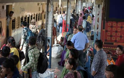 Bhopal News: Rail system full on Holi, crowd increased in Bhopal, return tickets biggest challenge, special tr