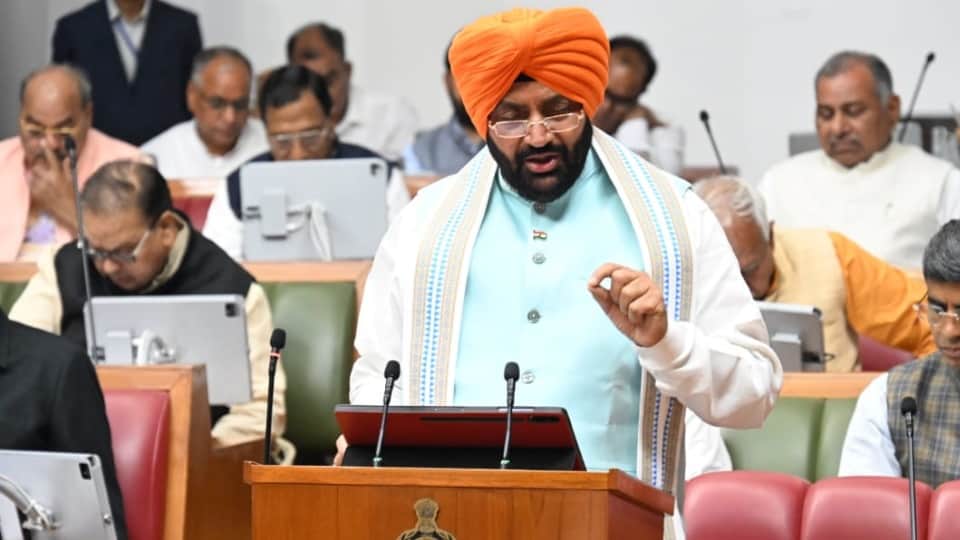 बजट भाषण के दौरान सीएम नायब सैनी।