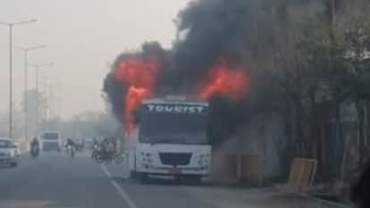 Baghpat: A massive fire broke out in a Volvo bus going from Muzaffarnagar to Haryana, passengers jumped