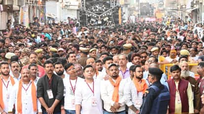 CM Yogi took funny dig at MP Ravi Kishan During Holika Dahan festival in Pandeyhata Gorakhpur