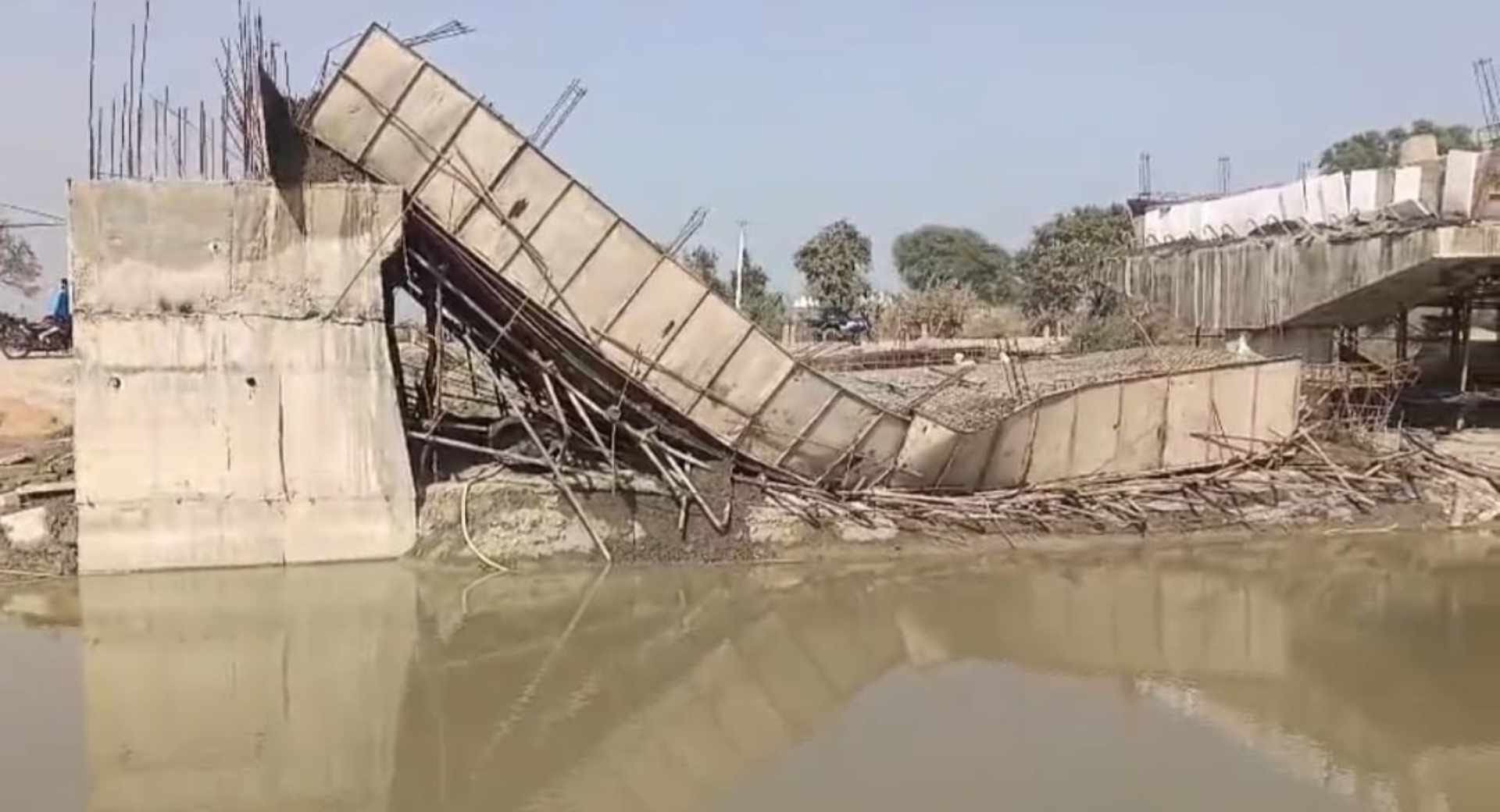 gopalganj rcc bridge collapse ghoghari river workers safe quality investigation