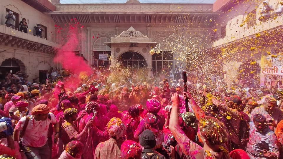 Widowed woman celebrated Holi at Gopinath Temple in Vrindavan